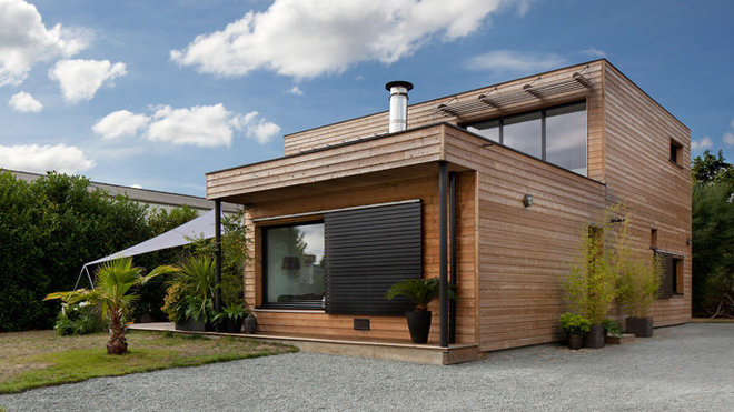 Maison moderne en bois avec toiture terrasse